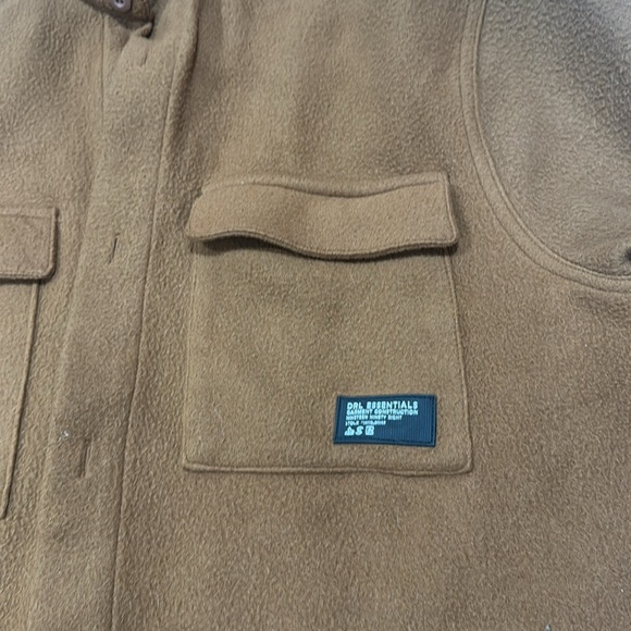 DR Essentials XL Fleece Shirt Jacket NWT Shacket Tan Button Up Flap Pockets - Picture 3 of 5